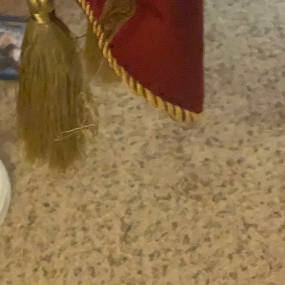 Balsam Hill christmas tree skirt size 140” diameter - Picture 4 of 4